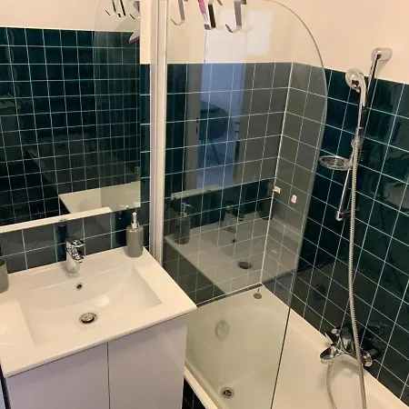 Joli Studio, Piscine, Parking, Plage A Deux Minutes Apartment *