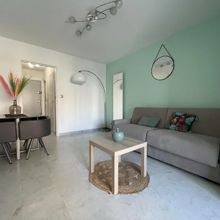 Joli Studio, Piscine, Parking, Plage A Deux Minutes *