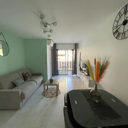 Apartment Joli Studio, Piscine, Parking, Plage A Deux Minutes *