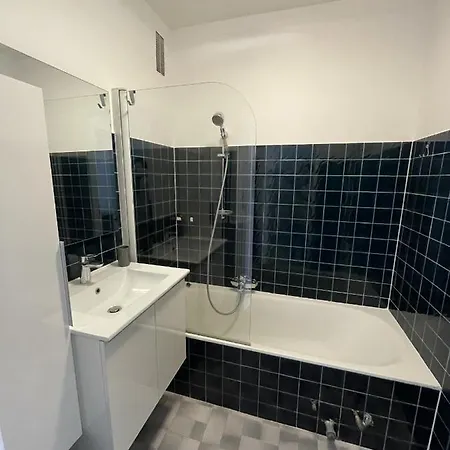 Apartment Joli Studio, Piscine, Parking, Plage A Deux Minutes *