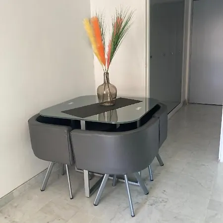 Joli Studio, Piscine, Parking, Plage A Deux Minutes Apartment